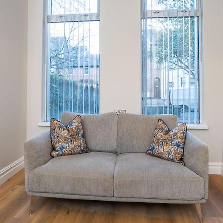 Modern 2 Bdr Apartment At Queens By Belfast City Breaks ภายนอก รูปภาพ